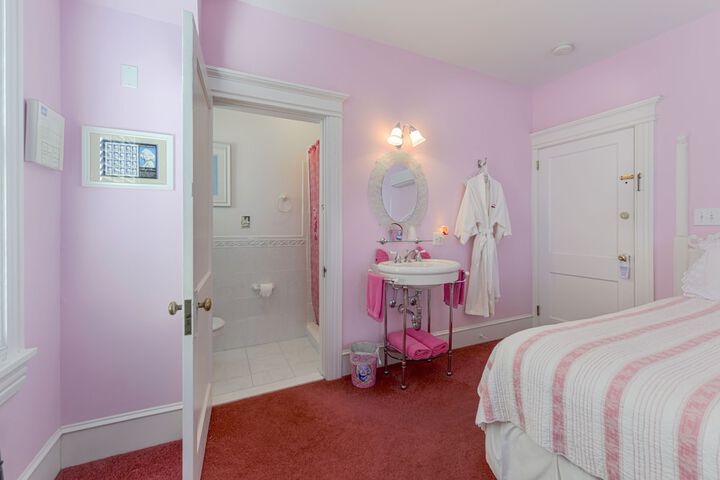 Room 21 of 77