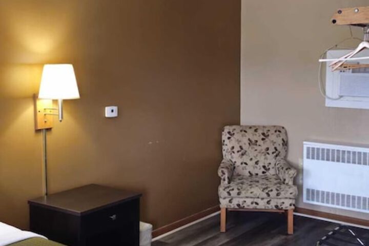 Colonial Inn Dyersville