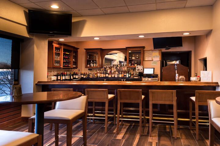 Holiday Inn Hotel & Suites Warren by IHG