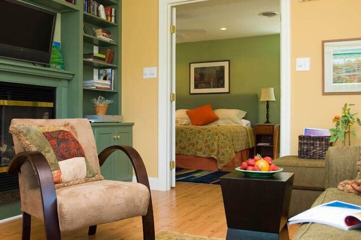 Inn at Huntingfield Creek
