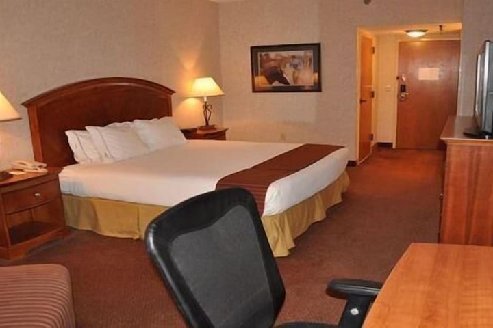Room 21 of 38