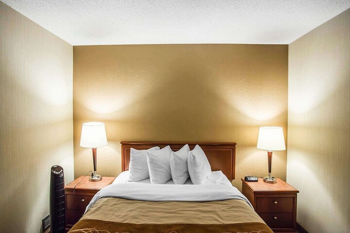 Room 27 of 87