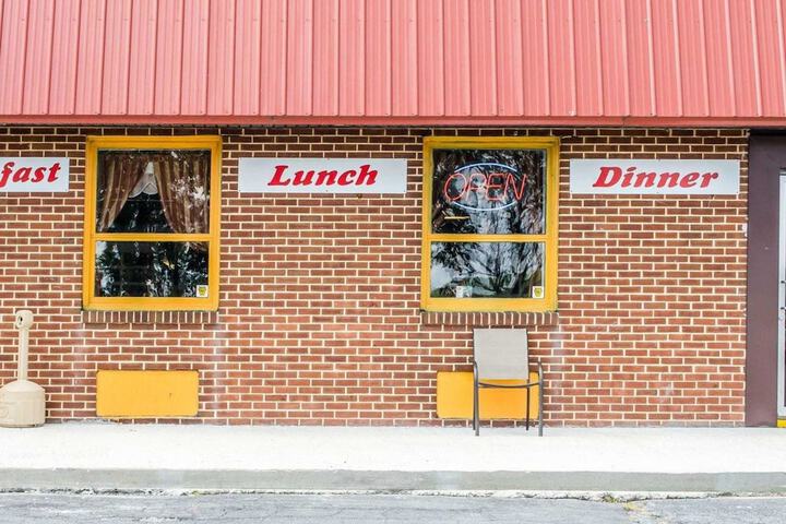 Dining 42 of 47