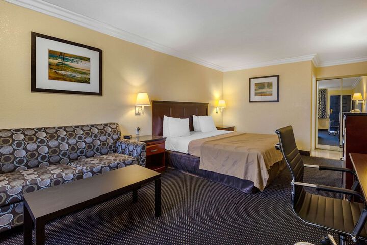 Room 34 of 39