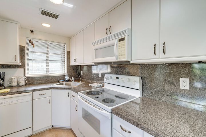 Manasota Key Vacation Rental w / Beach Access!