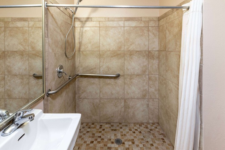 Super 8 by Wyndham Garland / Rowlett/East Dallas Area