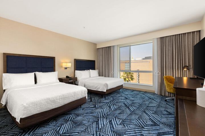 Hampton Inn & Suites Los Angeles - Glendale