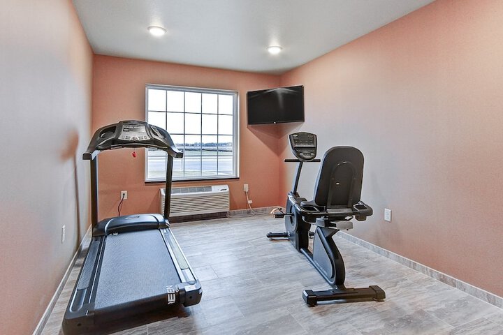 Cobblestone Hotel & Suites – Pulaski / Green Bay
