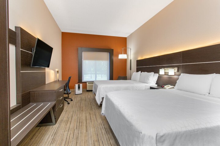 Room 13 of 35