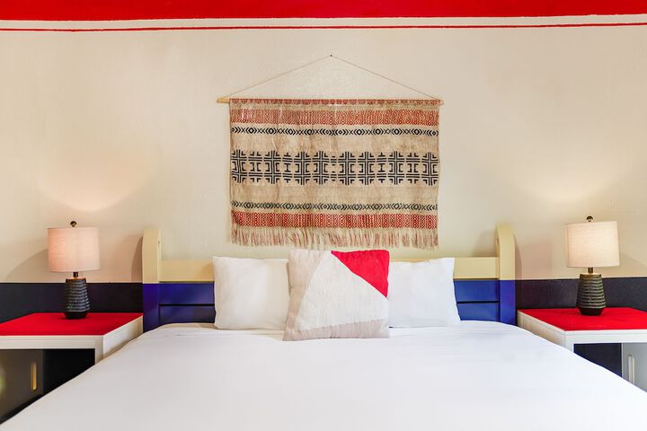 Room 32 of 61