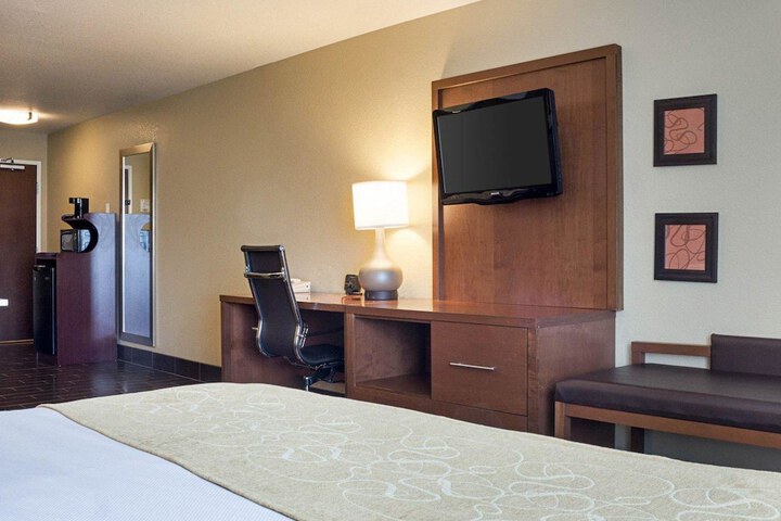 Comfort Suites Minot South