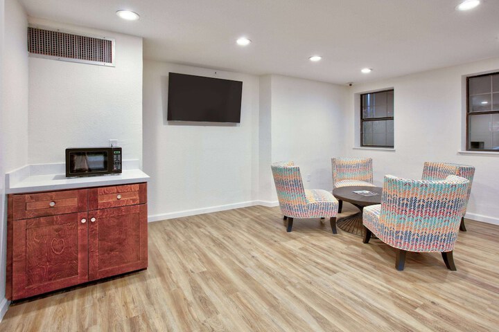 Hotel Interior 5 of 31