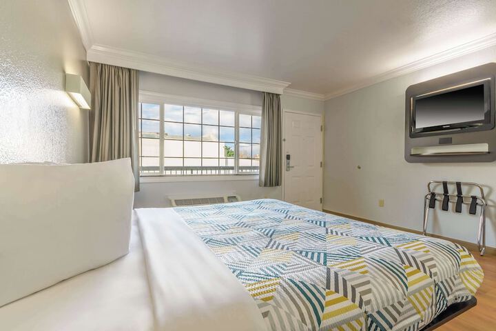 Room 13 of 26