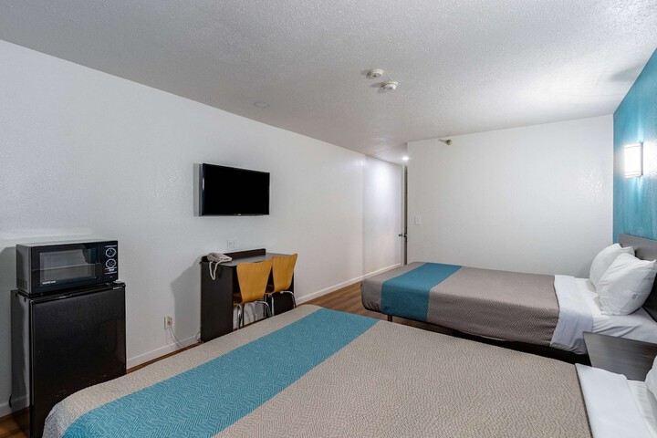 Room 25 of 37