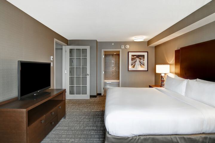 DoubleTree by Hilton Hotel West Edmonton