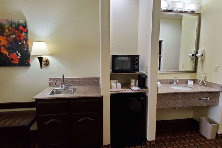 Best Western Executive Inn & Suites