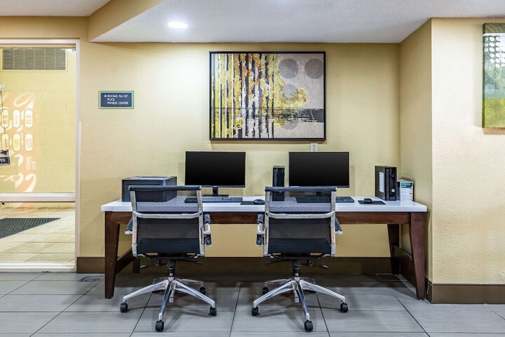 Business Center 47 of 47