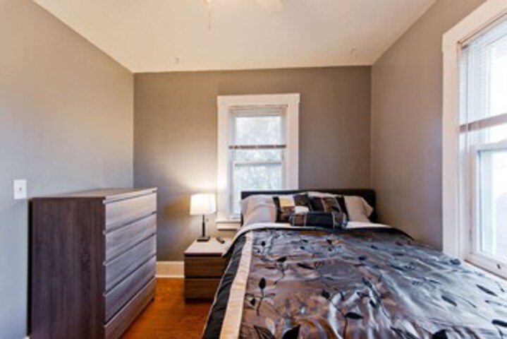 Amazing 5 Bedroom Downtown Ferndale House