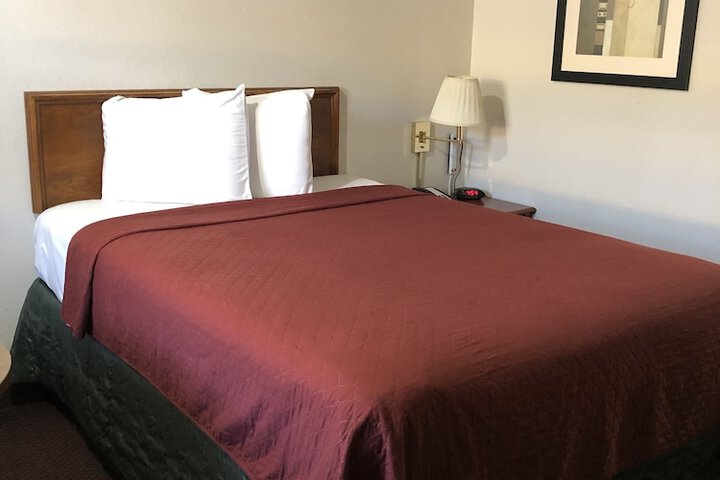Room 11 of 33