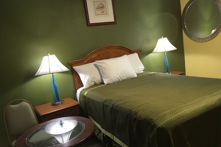 Room 17 of 24