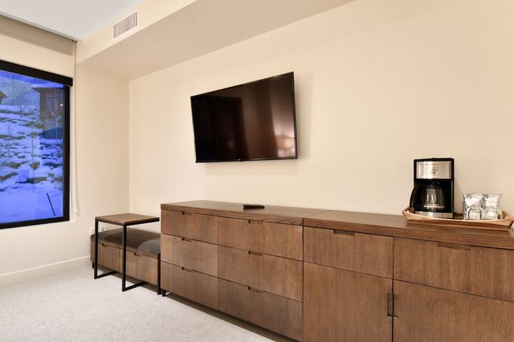 Room 128 of 187