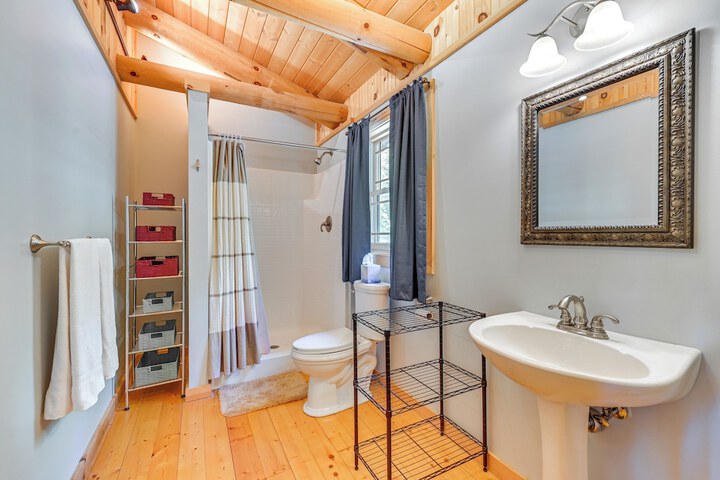 Lakefront Corinth Log Home: Private Dock Fire Pit