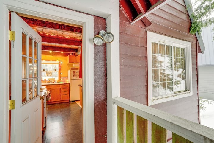 Snoqualmie Pass Cabin w / Deck: Walk to Ski Lift
