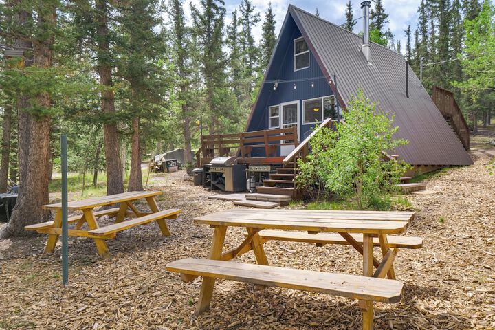 Sunny Muddy Moose Cabin w / Fire Pit & Mtn Views!