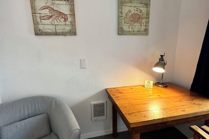 Tillicum Beach Motel (Deanes Oceanfront Lodge)
