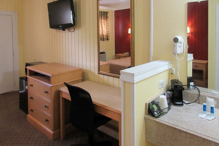 Room 36 of 40