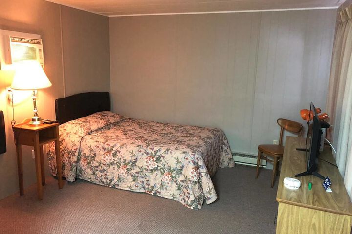 Room 32 of 51
