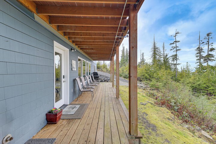Fish & Hike: Apartment w / Pool Table in Ketchikan!