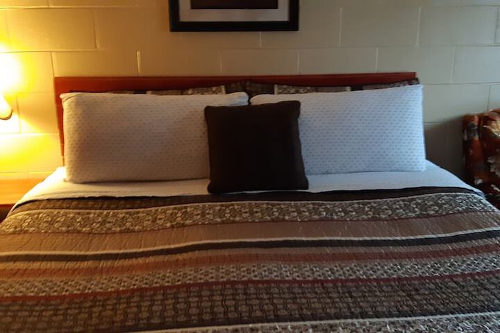 Room 8 of 32