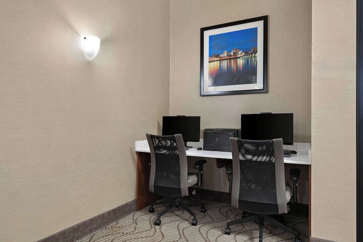 Business Center 30 of 30