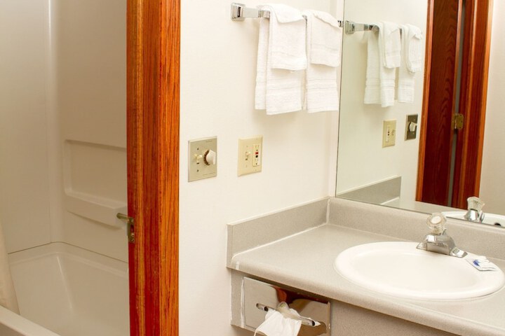 Budget Inn and Suites