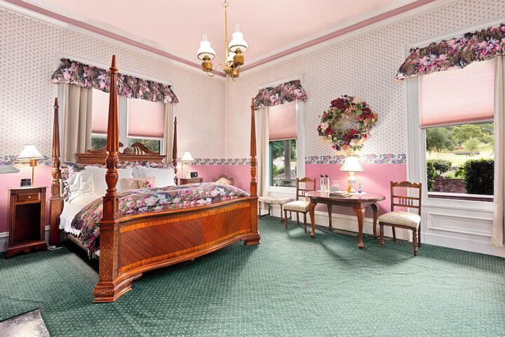 Room 33 of 84