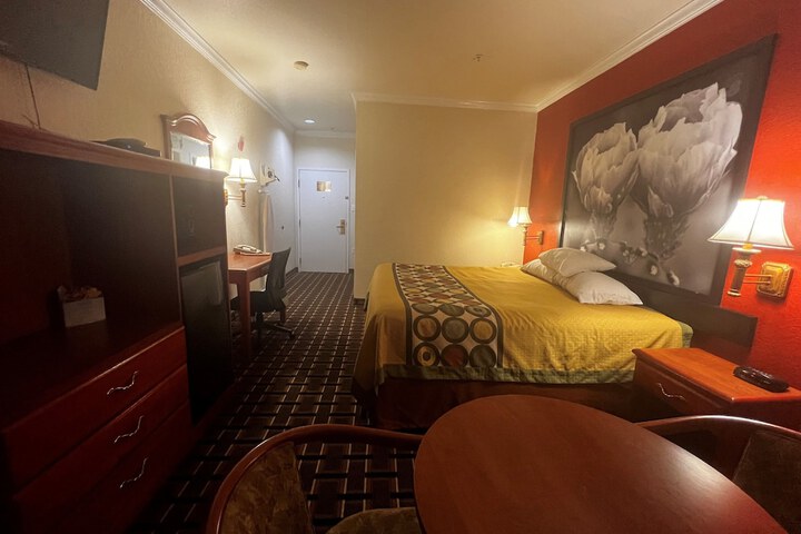 Room 21 of 31