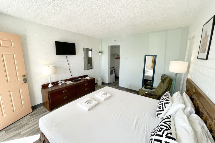 Room 26 of 63