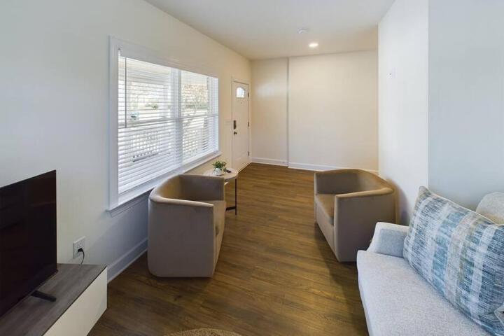 PIckens Place Unit B