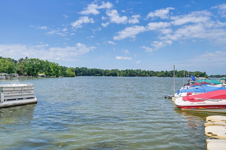 Cozy Lake Wissota Escape w / Community Dock!