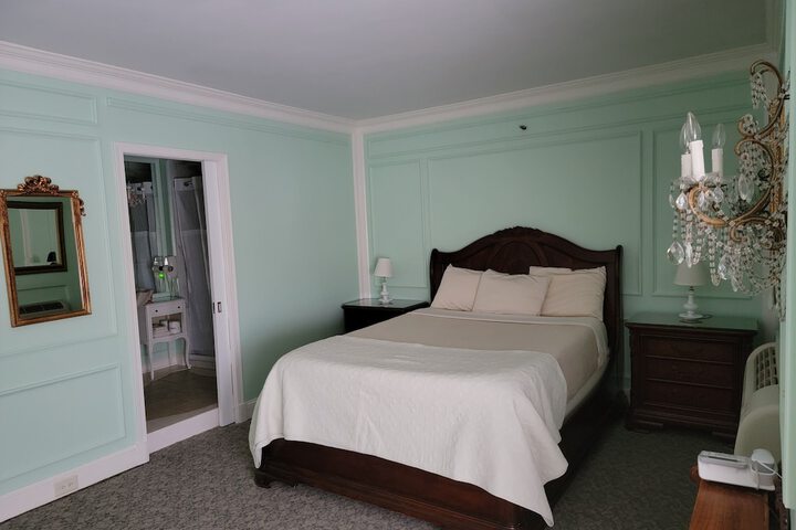 Lowell Inn