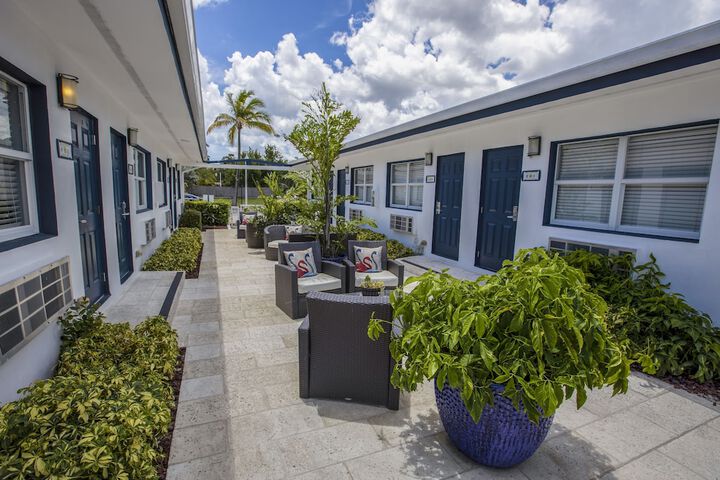 Hotel Exterior 49 of 49