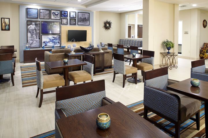 Hawthorn Suites by Wyndham Wheeling at the Highlands