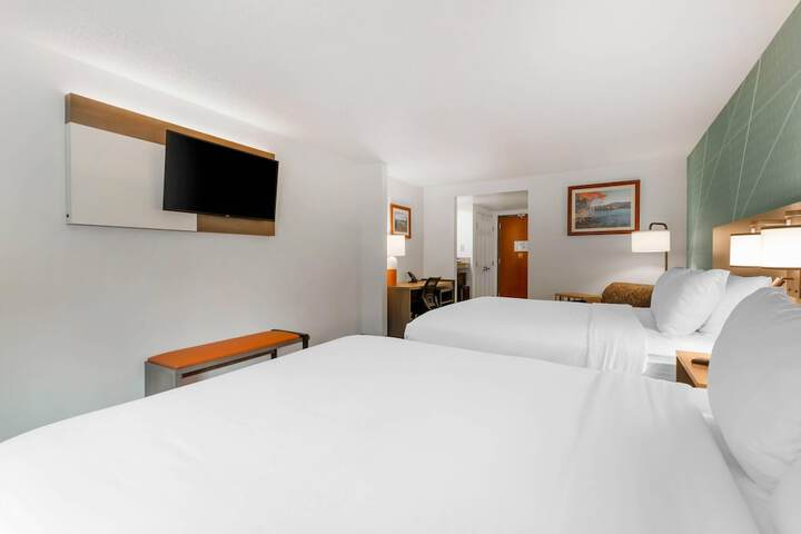 Comfort Inn & Suites Lake George