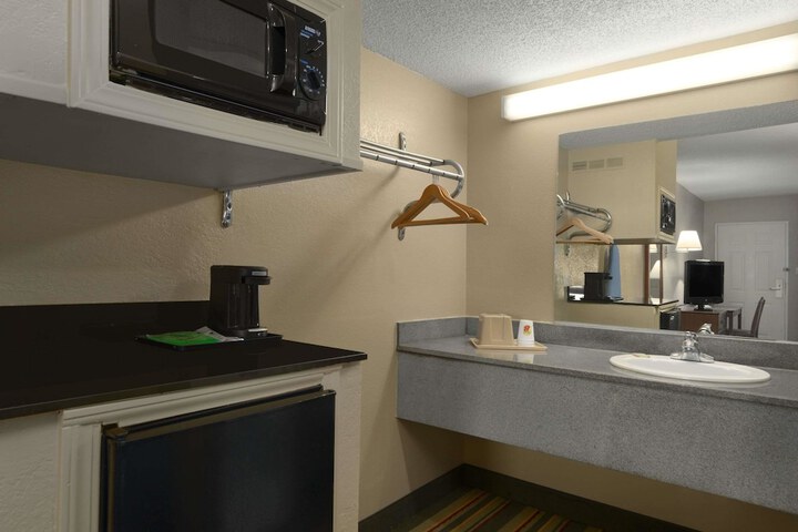 Room 9 of 31