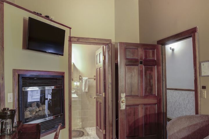 Room 32 of 52