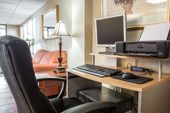 Quality Inn & Suites Monroe