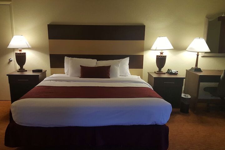 Room 12 of 25