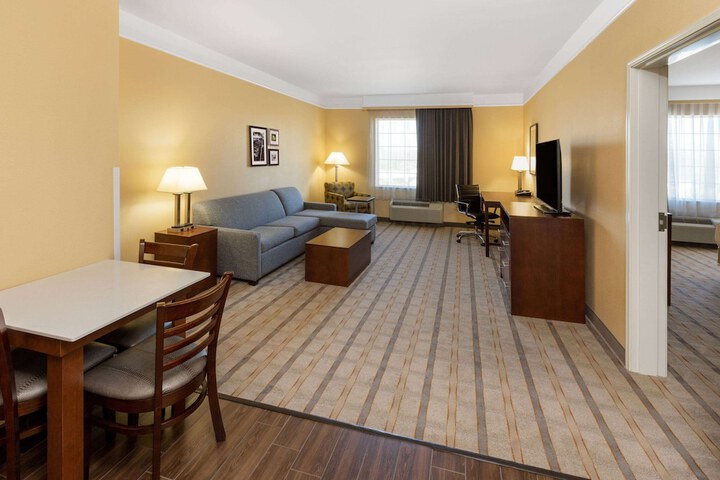 Room 22 of 39