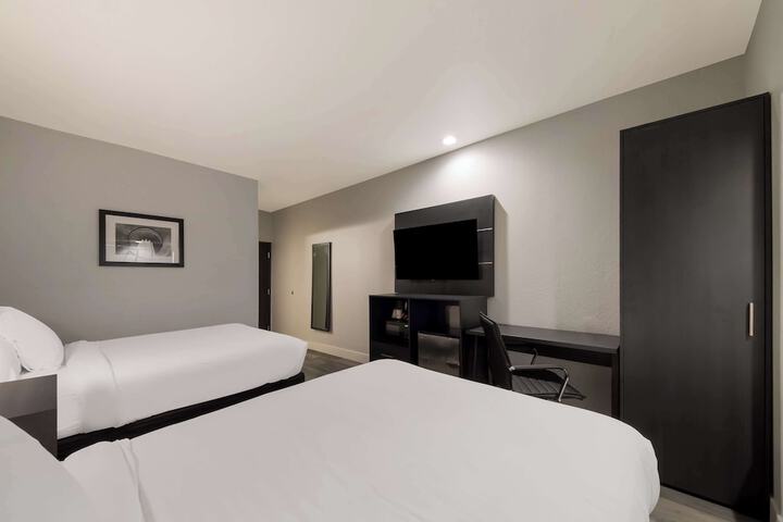 Room 18 of 33